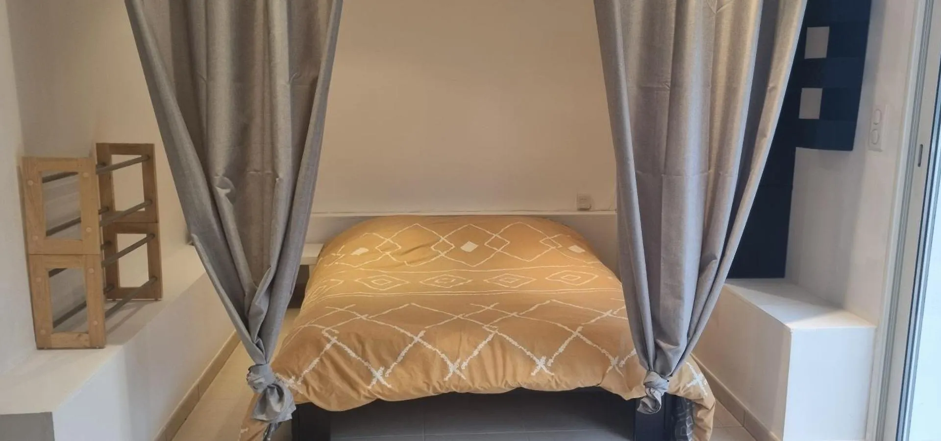 Location Venelles Villa Holiday home